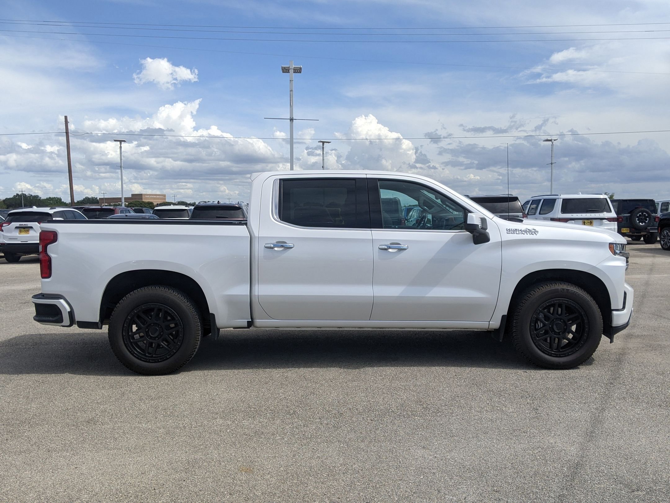 2021 Chevrolet Silverado 1500 High Country photo 2