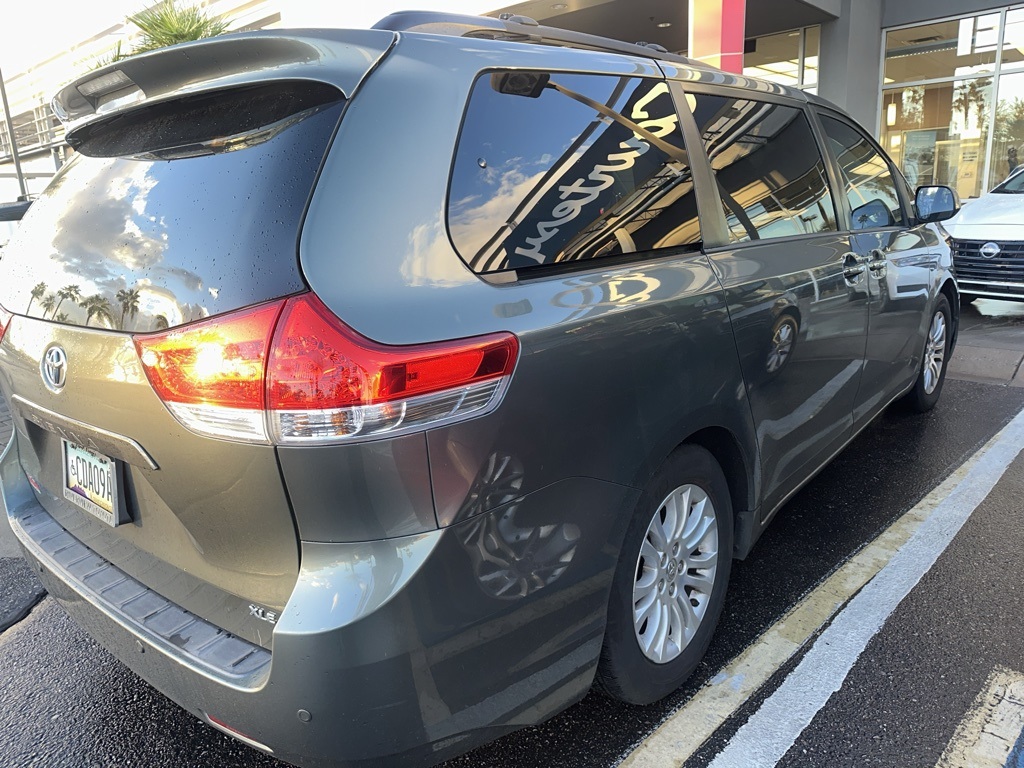 2013 Toyota Sienna XLE photo 4