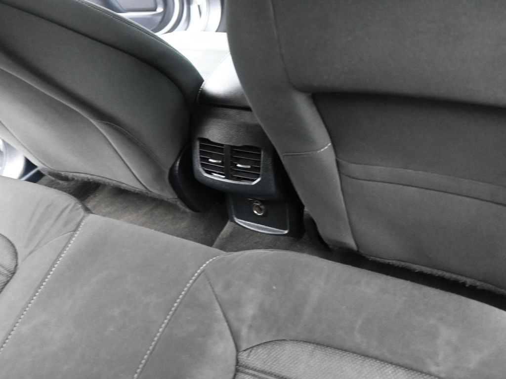 2020 Ford Fusion SE photo 3