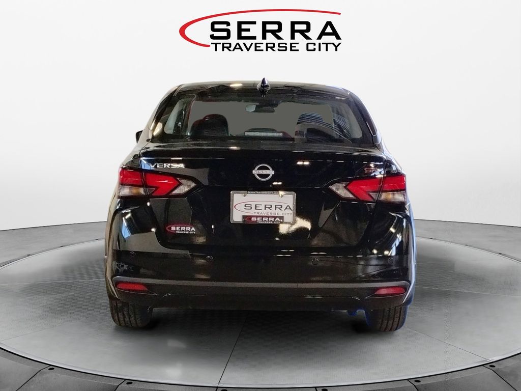 2025 Nissan Versa SR photo 4
