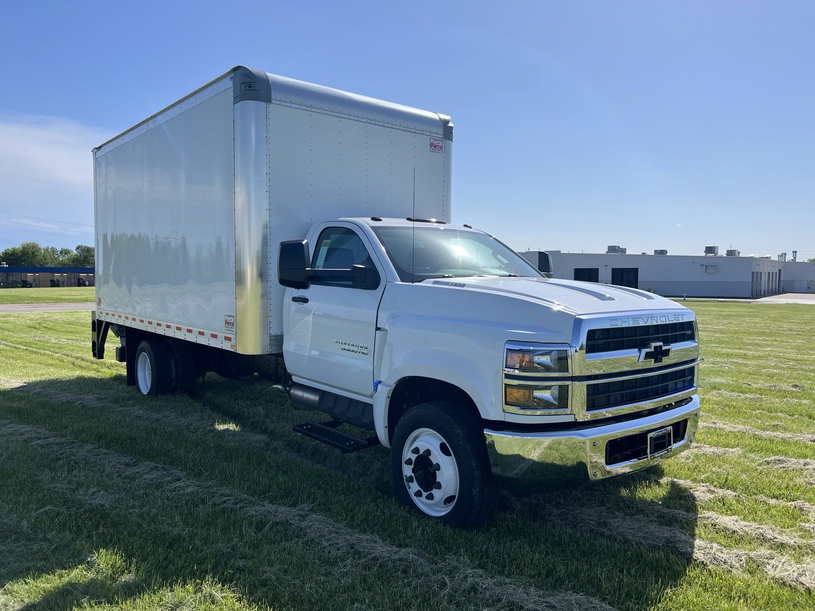 2023 Chevrolet Silverado 6500HD Work Truck photo 4