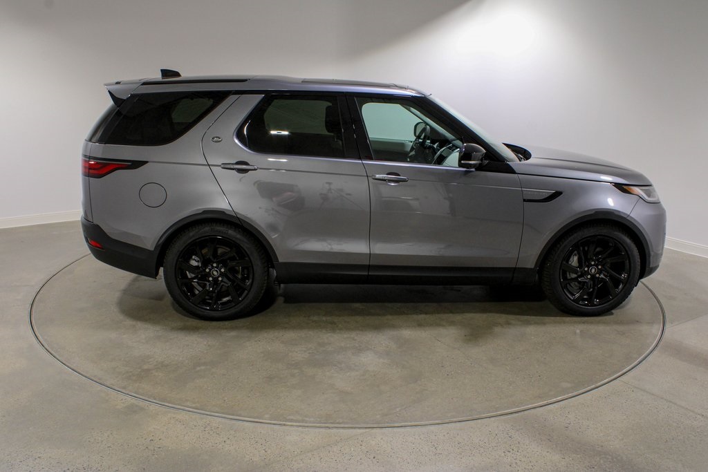 2025 Land Rover Discovery S photo 5