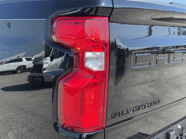 2025 Chevrolet Silverado 1500 High Country photo 11