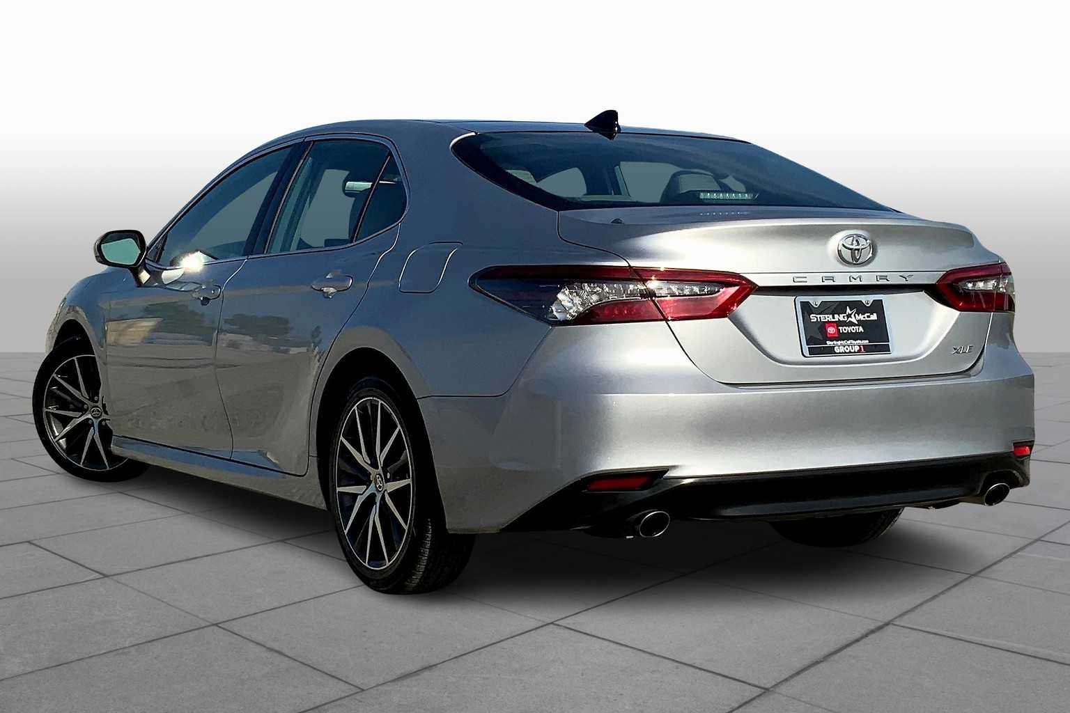 2022 Toyota Camry XLE V6 photo 11