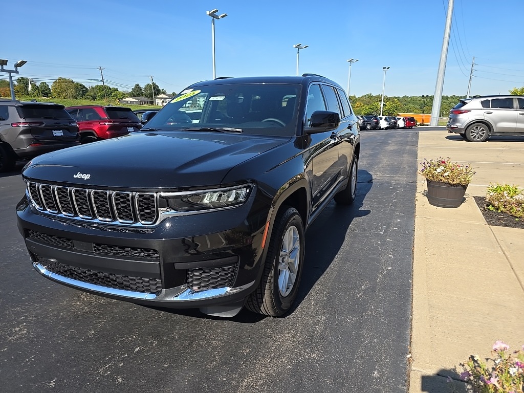 2025 Jeep Grand Cherokee Laredo X photo 3