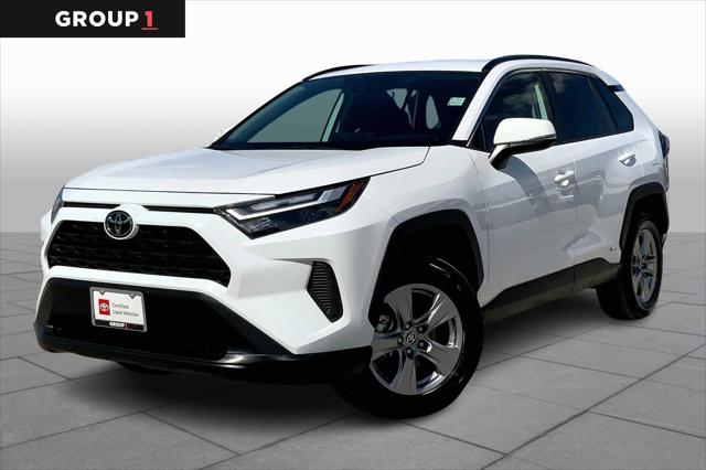 2025 Toyota RAV4 XLE's photo