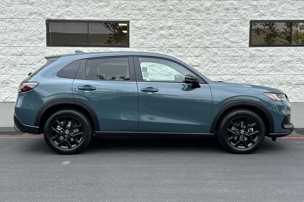 2025 Honda HR-V Sport photo 2