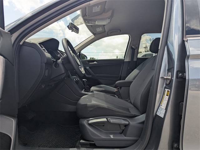 2019 Volkswagen Tiguan S photo 2