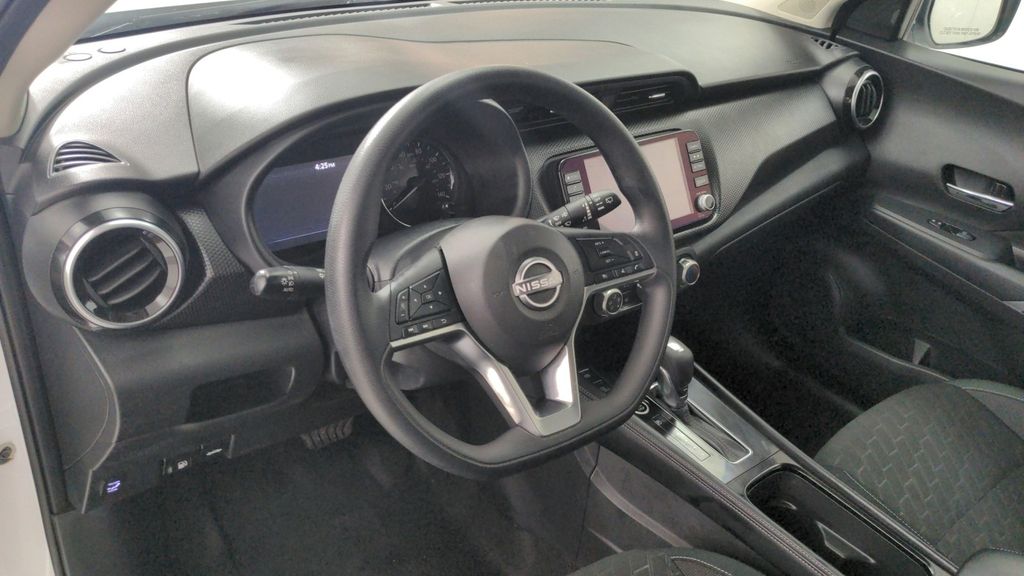 2024 Nissan Kicks SV photo 5