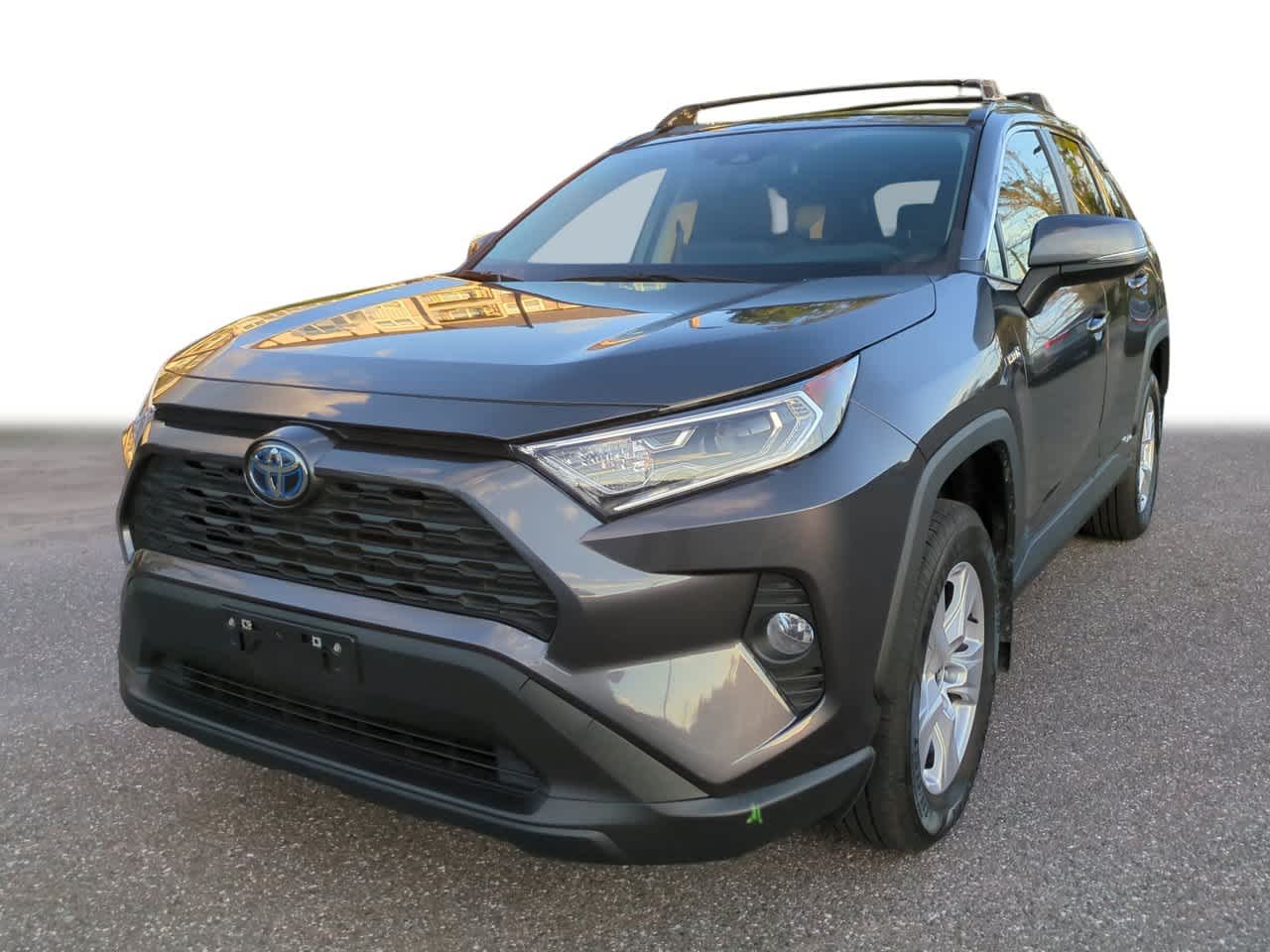 2021 Toyota RAV4 XLE's photo