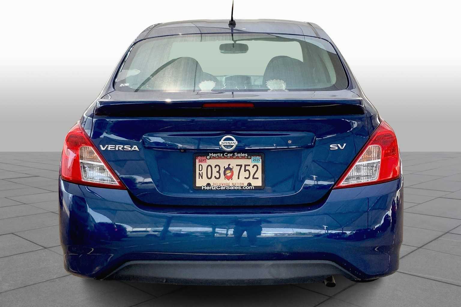 2019 Nissan Versa SV photo 4
