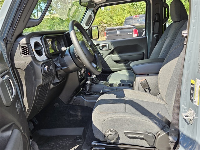 2025 Jeep Wrangler Sport photo 5