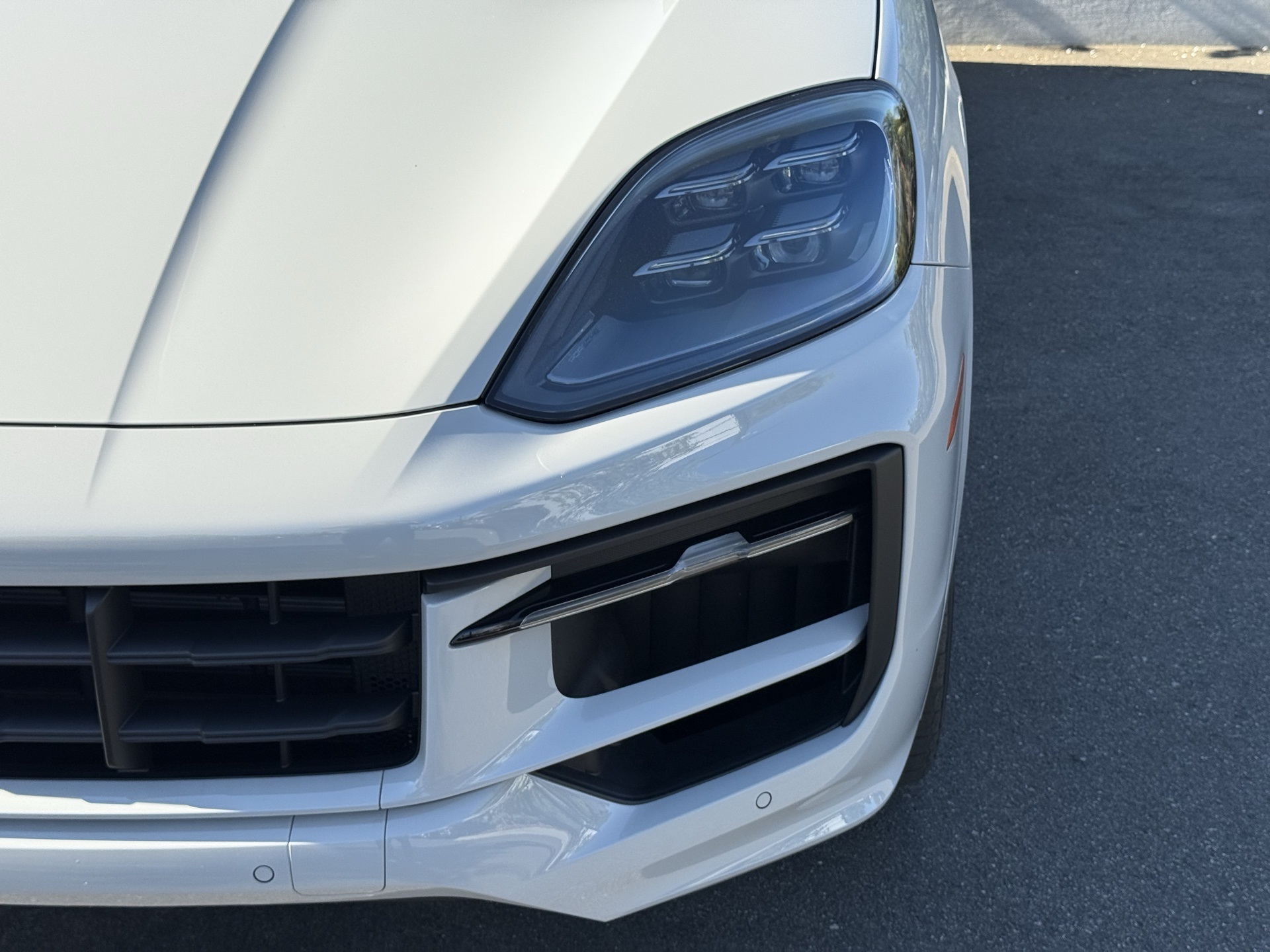 2025 Porsche Cayenne E-Hybrid Coupe photo 33