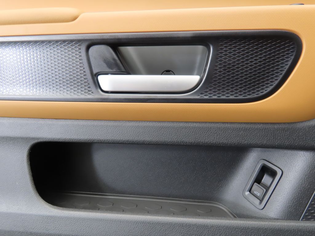 2025 Volkswagen ID. Buzz Pro Plus photo 23