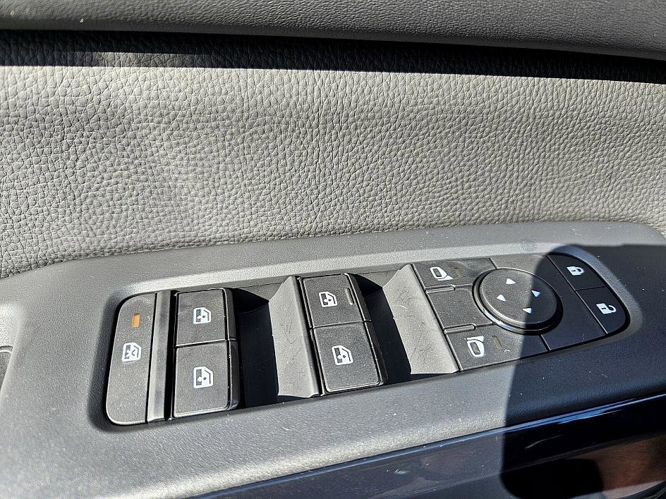 2025 Nissan Pathfinder SV photo 30
