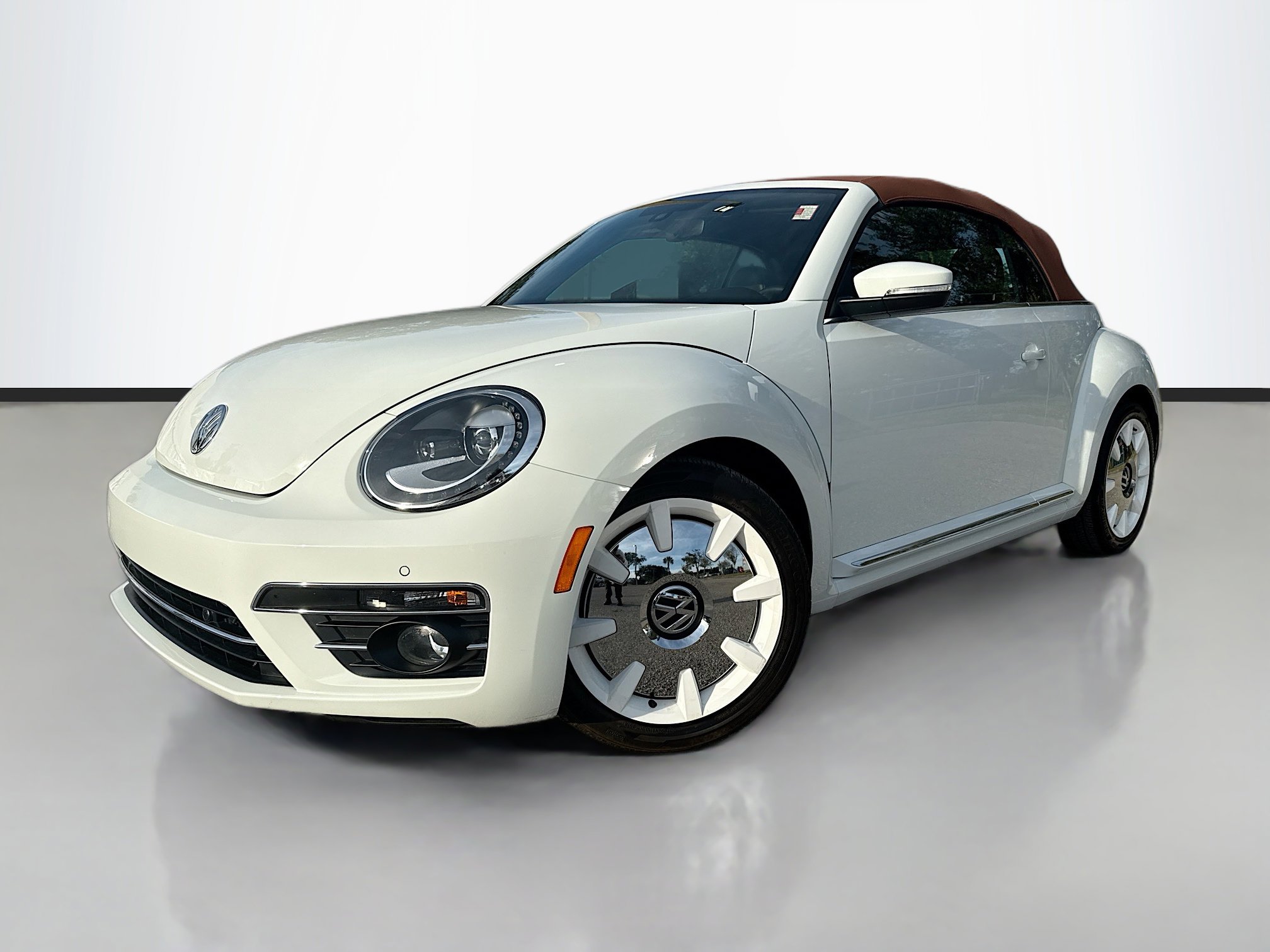 2019 Volkswagen Beetle S's photo