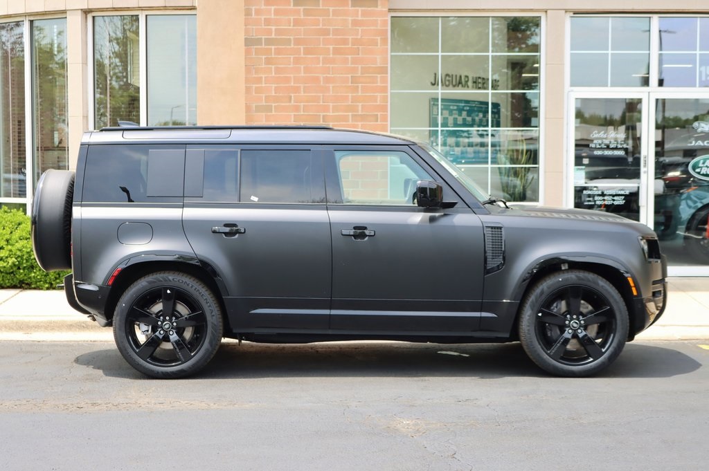 2025 Land Rover Defender 110 X-Dynamic SE photo 5