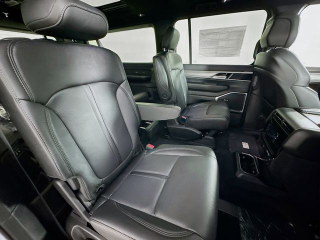 2025 Jeep Wagoneer L Series II Carbide photo 29