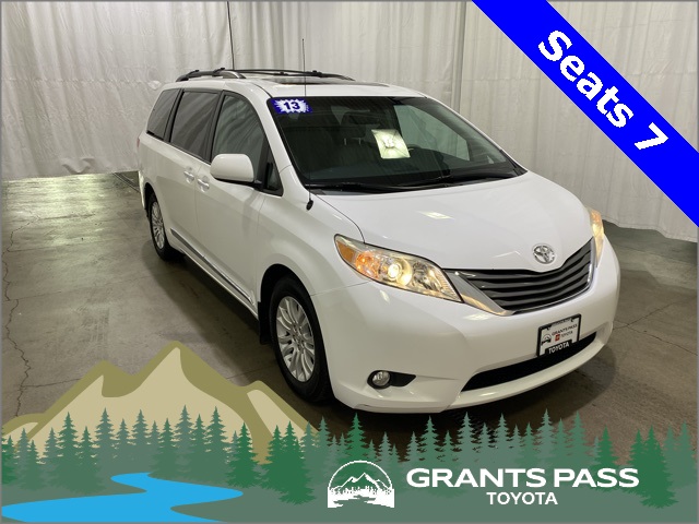 2013 Toyota Sienna XLE's photo