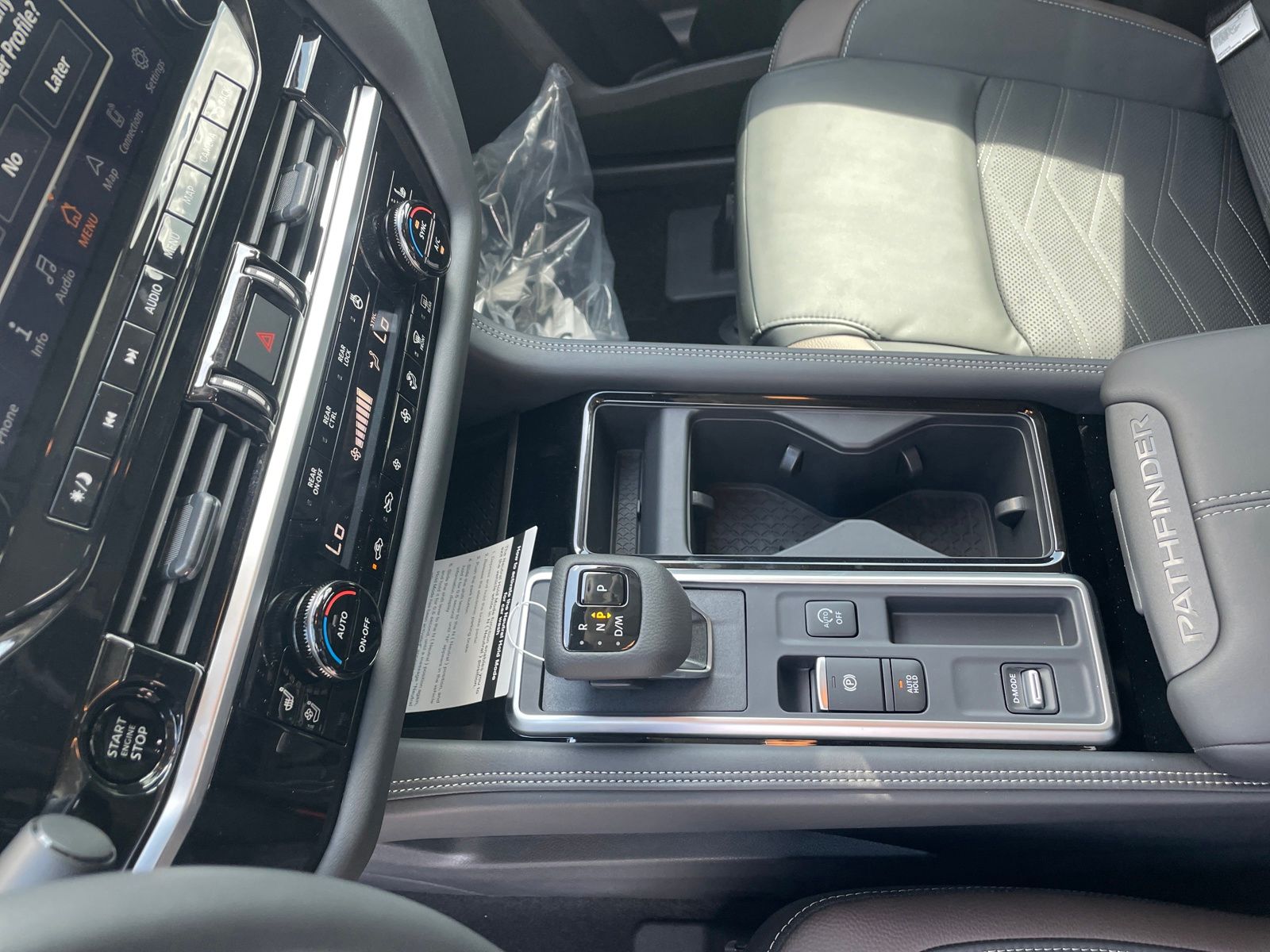 2025 Nissan Pathfinder Platinum photo 17