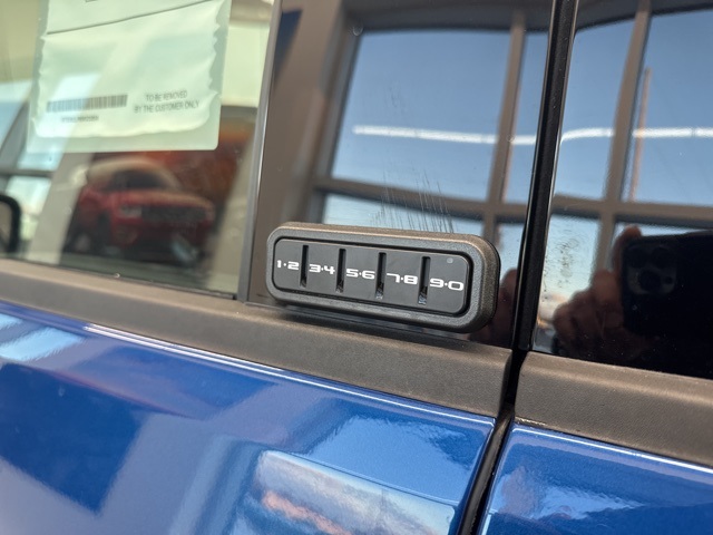 2025 Ford F-150 XLT photo 8