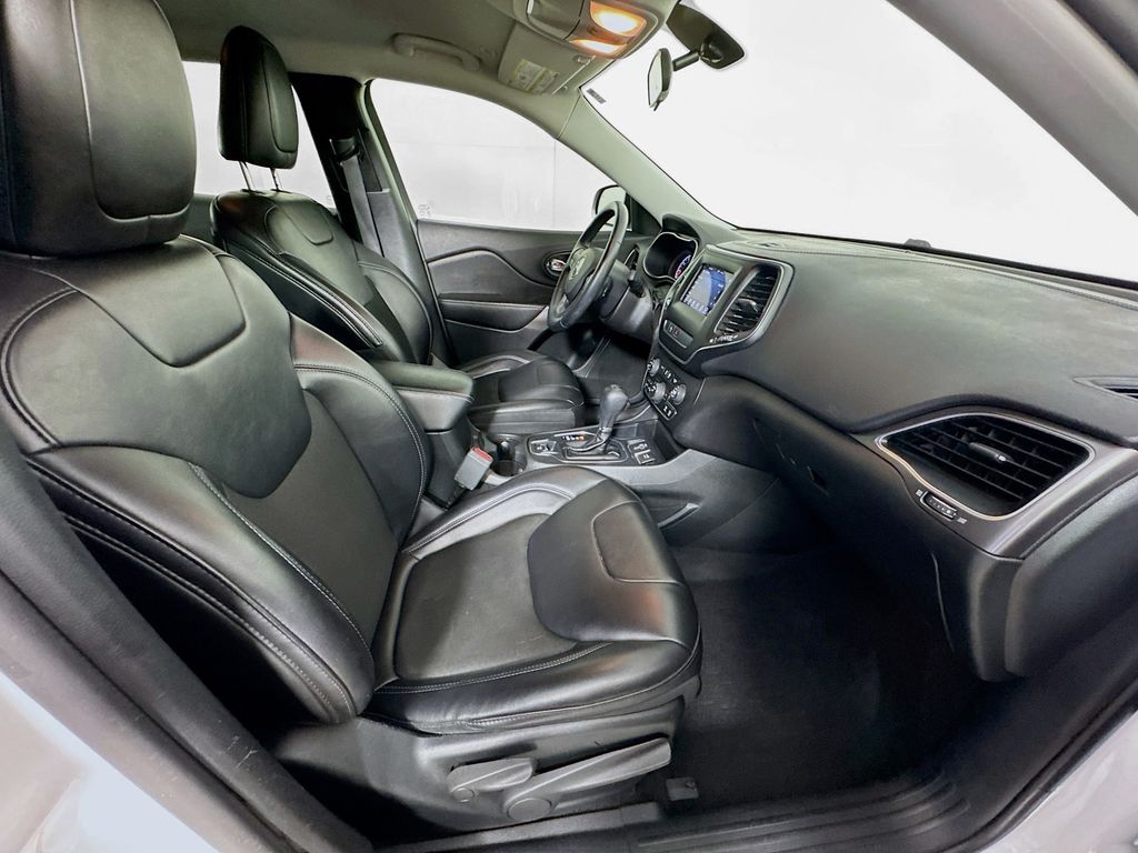 2019 Jeep Cherokee Latitude photo 30