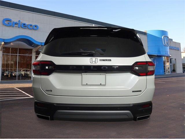 2025 Honda Pilot Touring photo 4