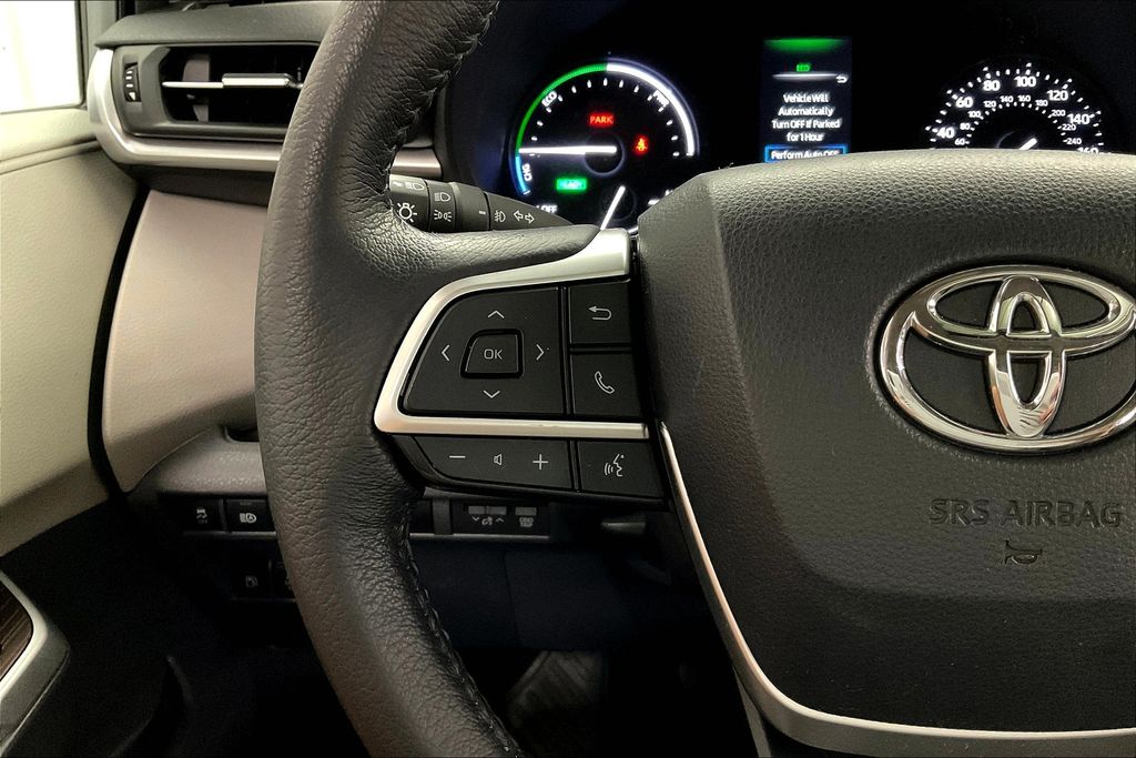 2021 Toyota Sienna XLE photo 17