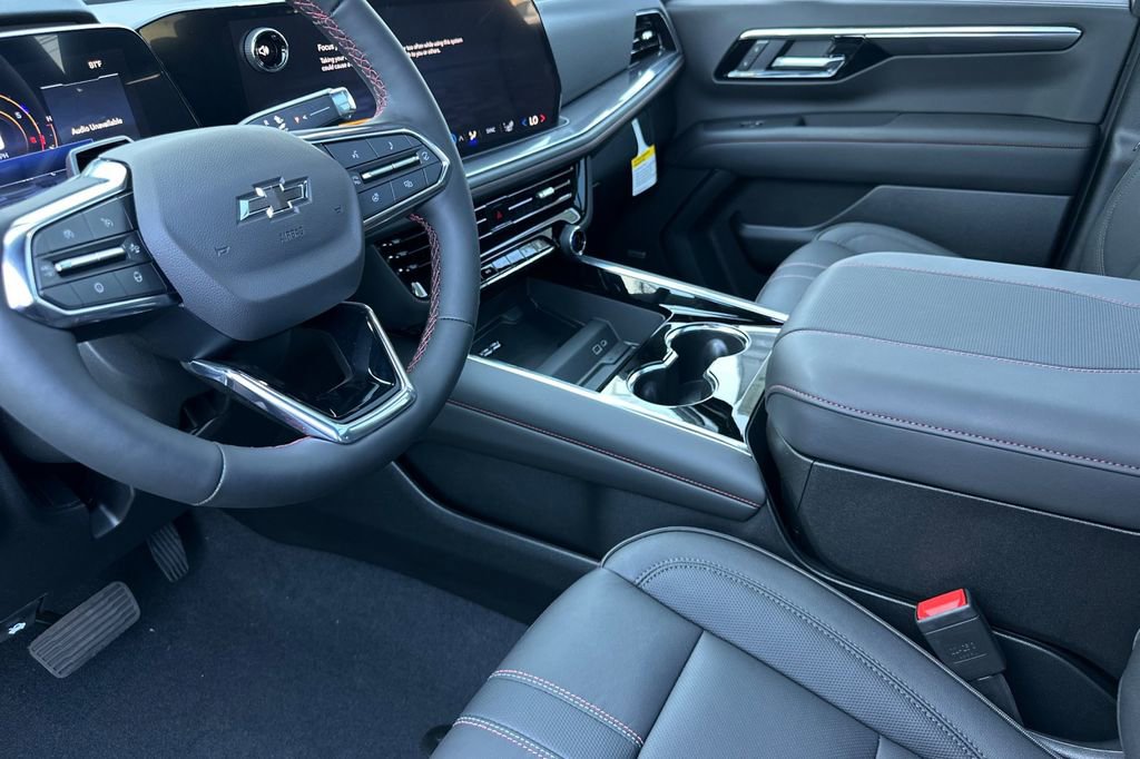 2025 Chevrolet Suburban RST photo 9