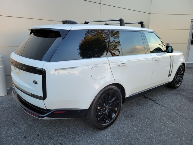2023 Land Rover Range Rover SE photo 7