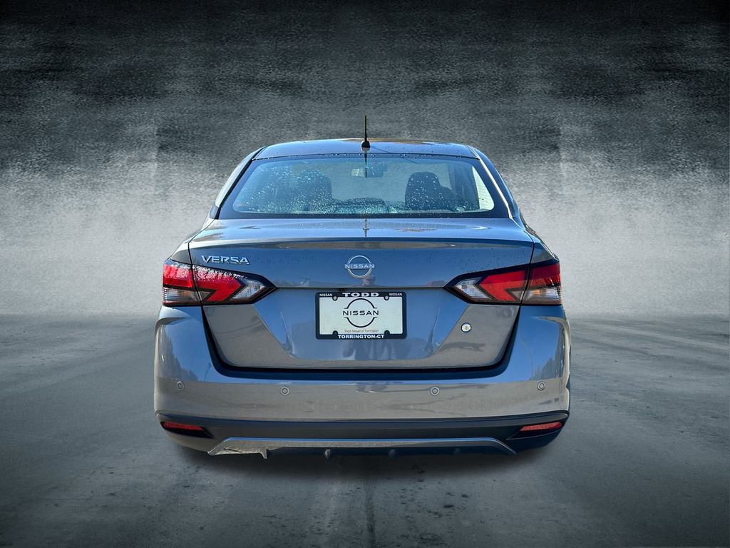 2024 Nissan Versa 1.6 S photo 3