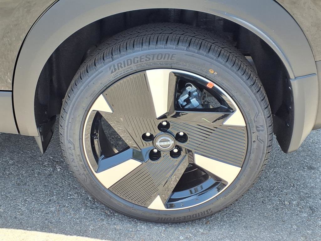 2025 Nissan Kicks SR photo 3