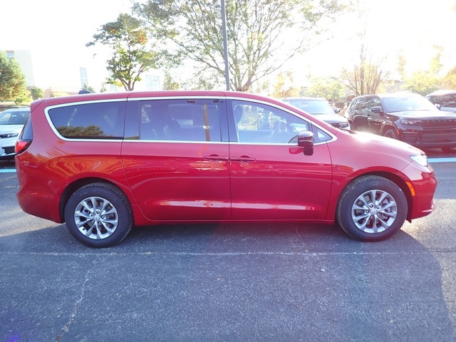 2026 Chrysler Pacifica photo 7