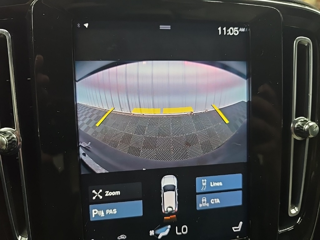 2022 Volvo XC40 Momentum photo 17