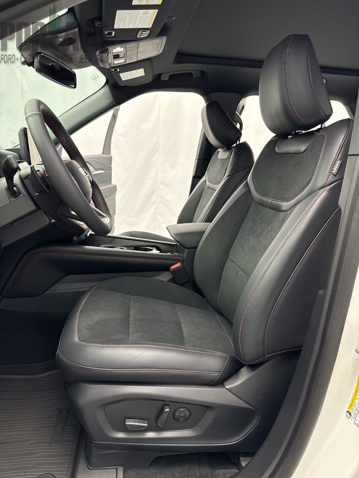 2025 Ford Explorer ST photo 8