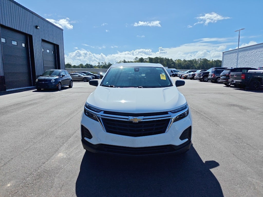 2023 Chevrolet Equinox LS photo 2