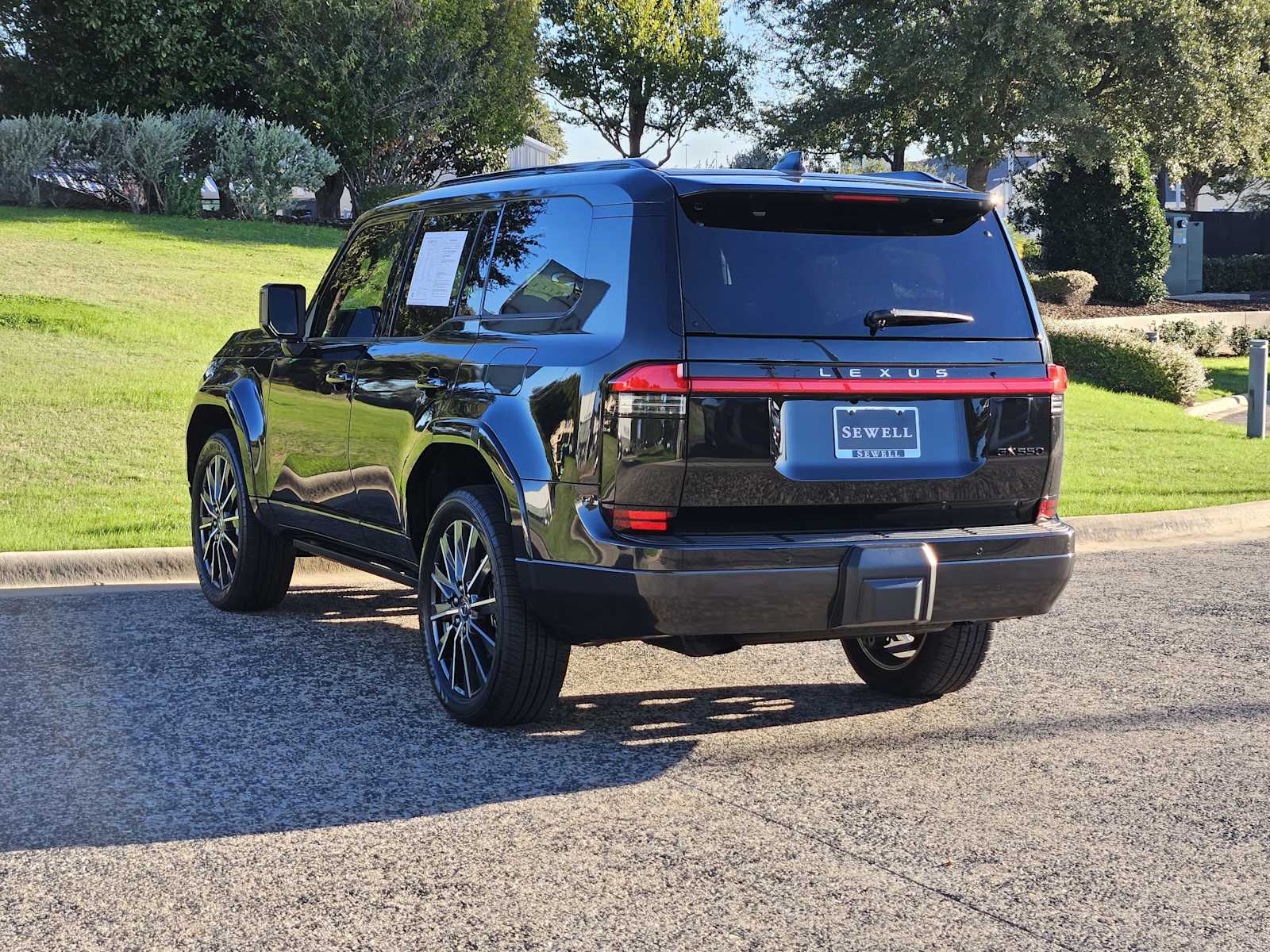 2024 Lexus GX 550 Luxury photo 2