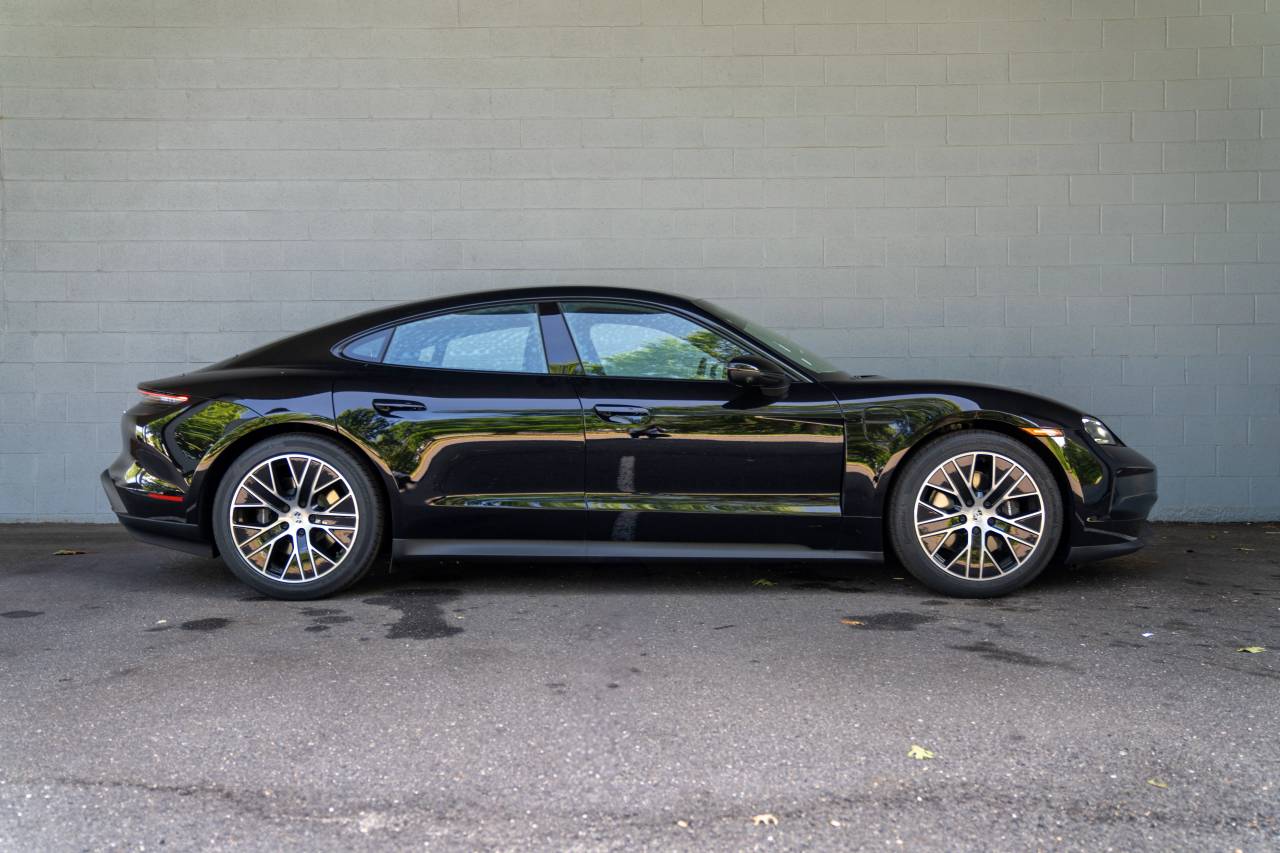 2025 Porsche Taycan 4 photo 16