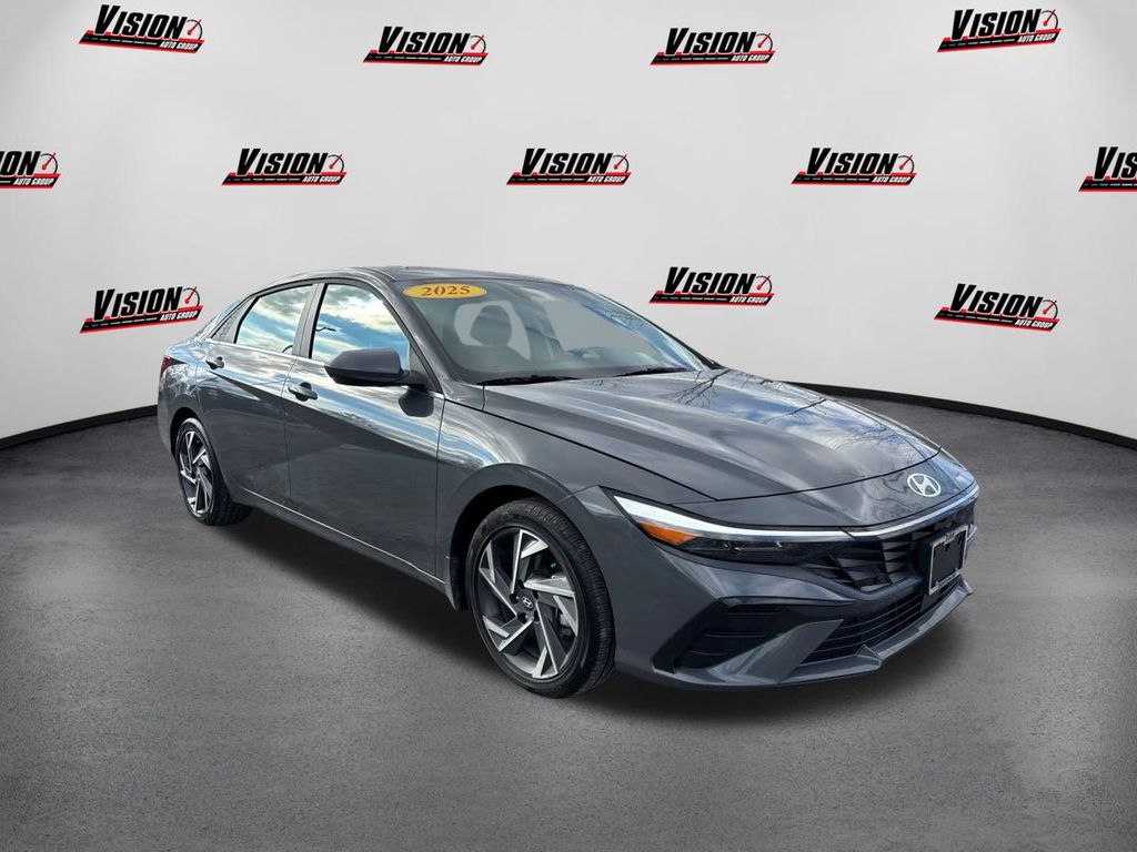 2025 Hyundai Elantra SEL Convenience photo 3