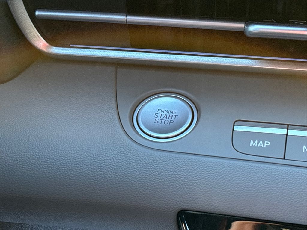 2025 Hyundai Elantra SEL Convenience photo 25