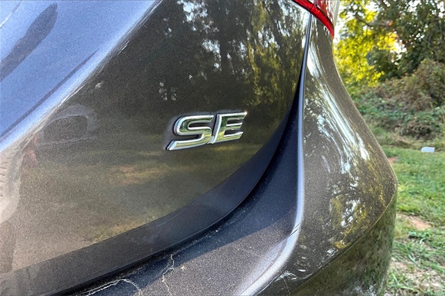 2022 Toyota Camry SE photo 28