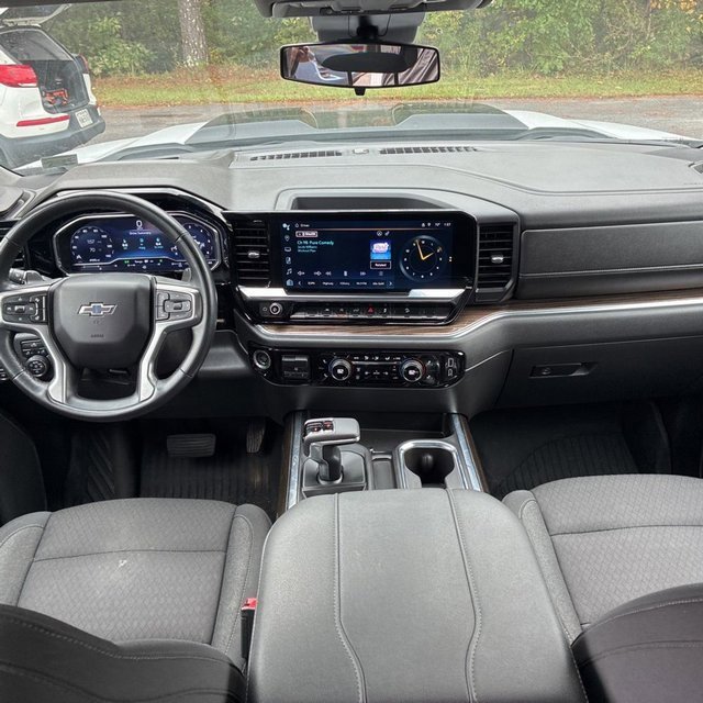 2023 Chevrolet Silverado 1500 LT Trail Boss photo 3