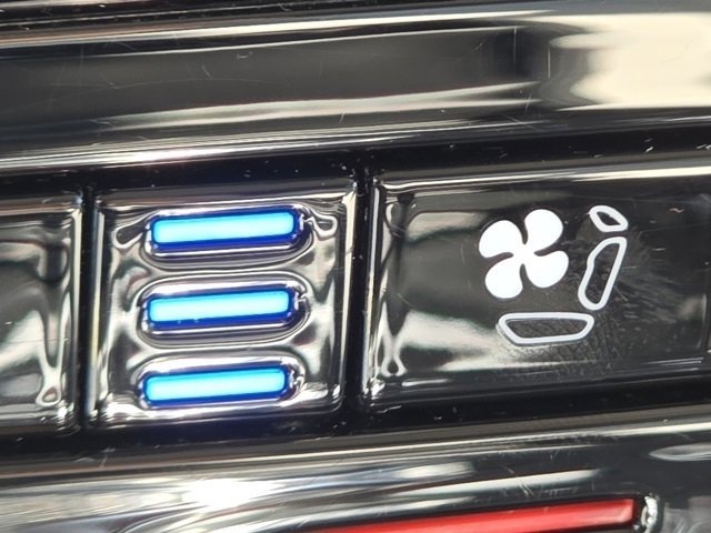 2021 Jeep Grand Cherokee Overland photo 12