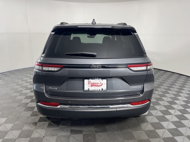 2022 Jeep Grand Cherokee Laredo photo 4