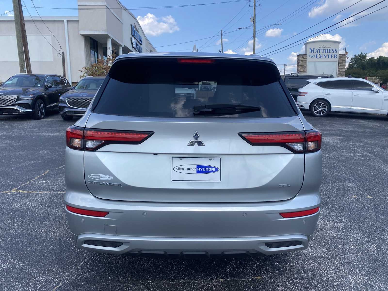 2024 Mitsubishi Outlander SEL photo 2