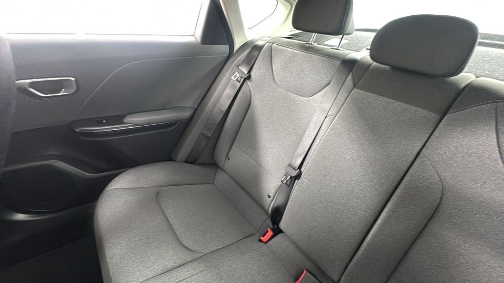 2025 Kia K4 LXS photo 14