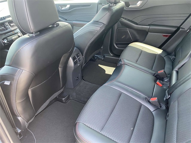2025 Ford Escape Hybrid ST-Line photo 2