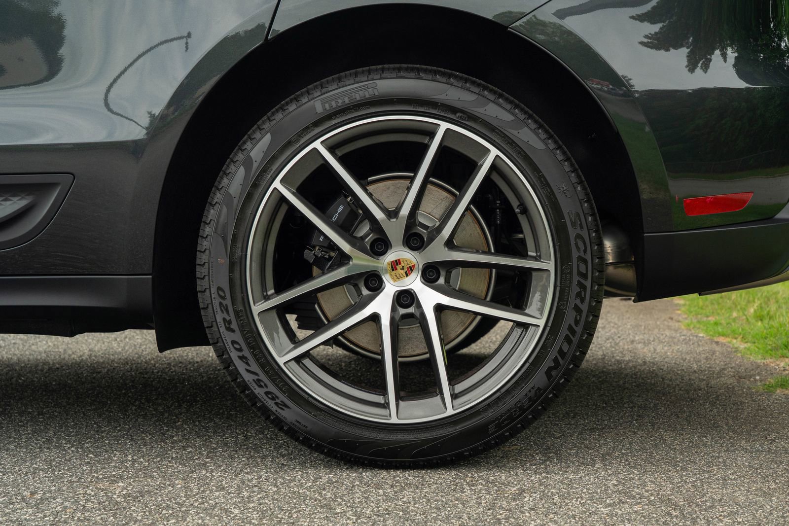 2025 Porsche Macan Base photo 11