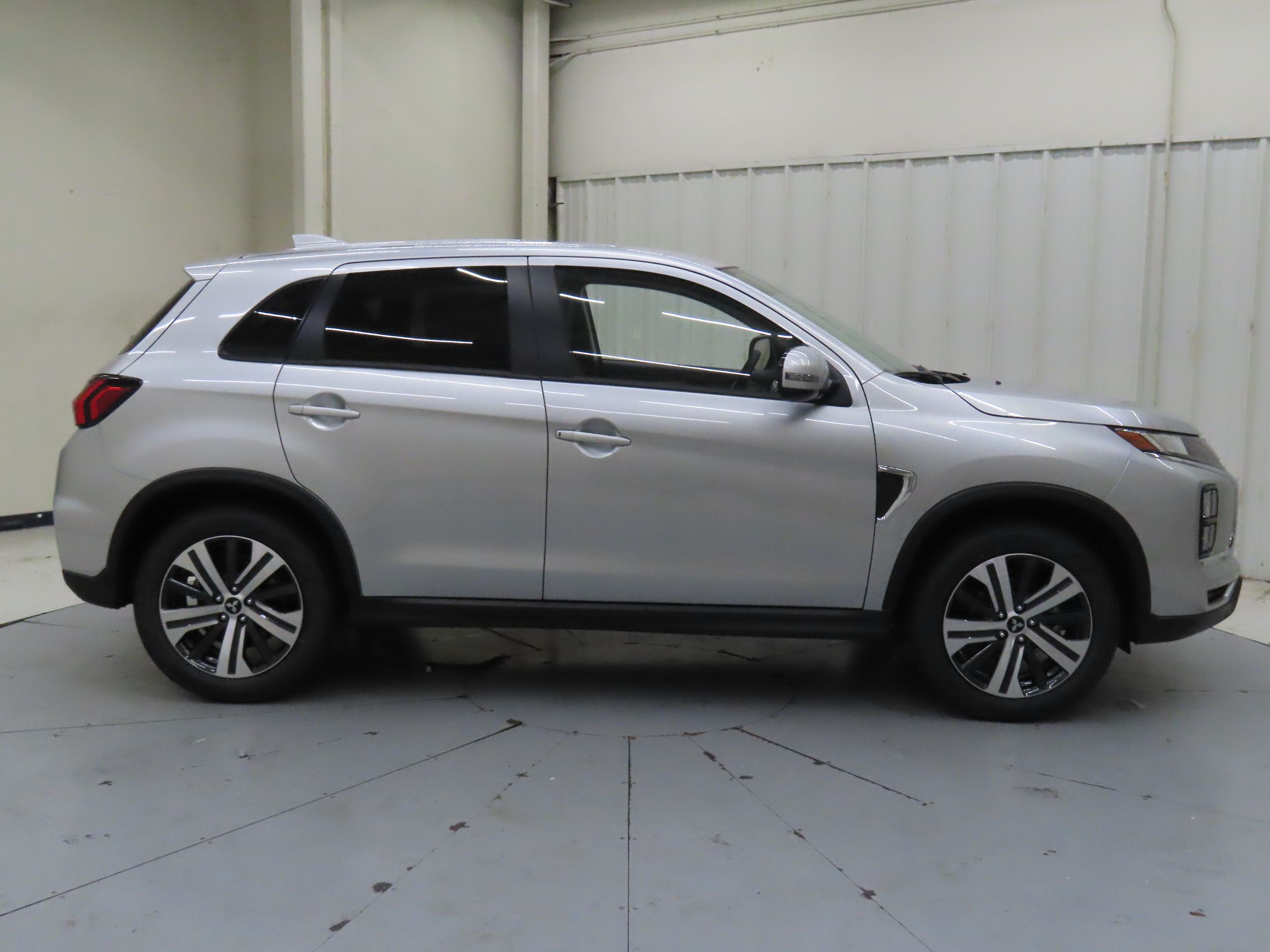 2025 Mitsubishi Outlander Sport SE photo 2