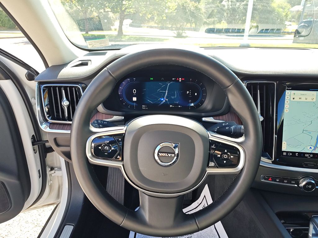2024 Volvo S60 B5 Plus photo 14